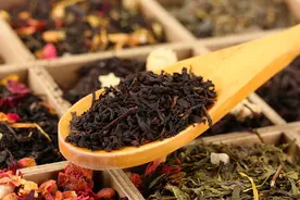 家里放了几年的红茶、绿茶、普洱茶，还能不能泡来喝？答案来了图片