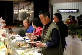 自助餐是如何跑输时代的？图片