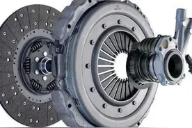 汽车打着火后挂不上挡，熄火后可以挂挡，是怎么回事？图片