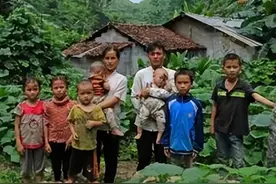 广西90后夫妻12年间生下10个孩子，穷困潦倒住深山，靠低保生活图片