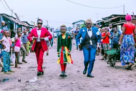 非洲“穷”国，饭都吃不饱，黑叔叔们却贷款买潮牌炫耀图片