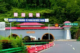 每修一公里就有7名建筑工人死亡，这是中国最悲壮的隧道图片