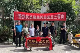 勉阳街道：军营荣立三等功 光荣牌匾送家中图片