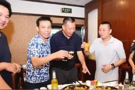 酒后口渴一定是喝到勾兑酒了？不一定，还有可能跟这3个原因有关图片