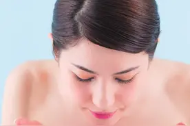 发硬的皮肤变得Q弹！皮肤科医生建议夜晚「肌断食」图片