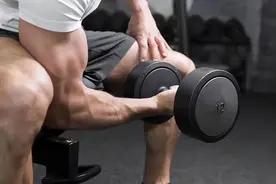 手臂日必练的6个动作，增加肌肉维度，刻画肌肉线条图片