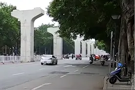 “三线城市幻想柱”：被迫烂尾的轻轨建设，一座城市的基建野心图片