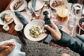 想轻便点，该买什么相机合适？这11款各有特色图片