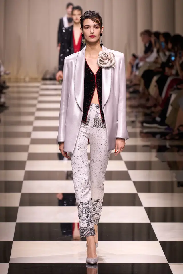 ������Armani Priv�� 2023 �ﶬ�߶�ϵ��Ůװ