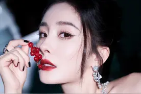 这一夜，明星的高定战场！胸针3000万，项链近千万，行走的几套房图片