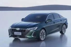 奇瑞代号M1E全新轿车：2.0T、四出排气，才卖10多万，眼瞅就上市图片