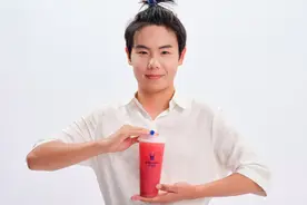 茶百道与网红“垫底辣孩”合作，评论翻车“颜值低不想喝了”，茶百道发出精修图图片