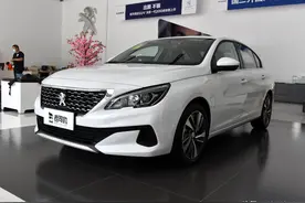 综合油耗5.8L/100km，动力强金，小资选择，实拍标致408图片
