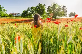 女人有意被你搞定，往往会发出三个信号“暗示”你图片