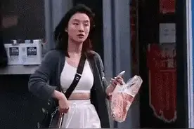 偶遇前女友，她还是穿着我给她买的衣服，我是不是还有机会图片