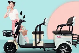 全国上牌，老年人也能骑，小刀新款Q7电动三轮车，续航达100公里图片