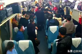 列车上耍酒疯，骂乘客打警察？拘了图片