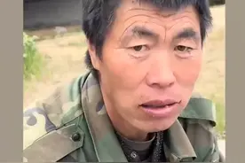 河南5旬父亲跨省外出打工，每天住桥洞吃5元午餐，却不告诉孩子们图片