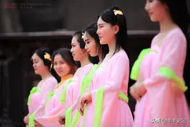 横店20万群演现状：美女泛滥成灾，裸替日入3000，成单身懒汉天堂图片