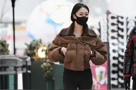 看了“北京街拍”我才发现：原来牛仔裤仍是今年的时髦担当，好美图片