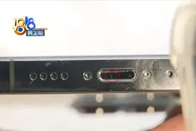 买来9天充不进电，“苹果”用手挡镜头“待客”图片