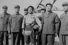 台湾少将黄植诚，驾驶百万战机回归祖国，为何途中两次往返台湾？图片