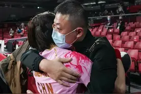 马琳任命陈梦为新队长，屡次拥抱陈梦被质疑任人唯亲，孙颖莎落选图片
