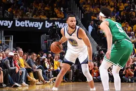 NBA：勇士队单节净胜21分大胜绿军！总比分1比1！库里轰29＋6图片