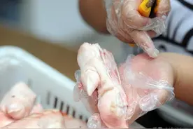 买猪蹄，不是越大就越好！牢记3句“顺口溜”，好猪蹄一挑一个准图片