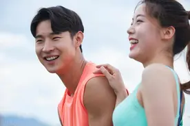 当我们年轻的时候 第1章 风声鹤唳图片