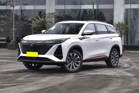 全系配爱信8AT，车长4米7，造型运动，解读第二代长安CS75 PLUS图片