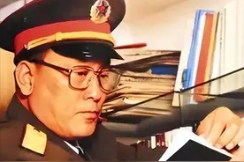 原新疆军区司令李良辉，58岁升中将，可惜2000年军车爆炸后被免职图片