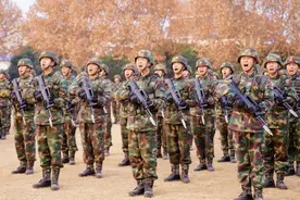 火箭军部队的路权有多高？导弹车经过路段，为什么要战备戒严？图片