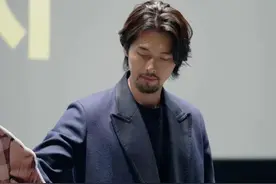 玄彬风格大变，胡子+长发男人味十足，这打扮很适合年过40的男士图片