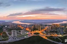 一江碧水向东流 | 白沙：“时空穿梭”中的千载“小城”图片