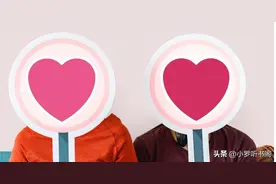 一旦男人开始碰你的头发意味什么图片