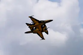 马来西亚航展，歼-10C表演特技，西方战机集体缺席，因为什么？图片