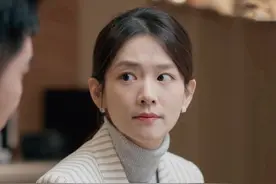 《凡人歌》直到谢美蓝爬上路总的床，才明白，沈磊崩溃出家的真相图片