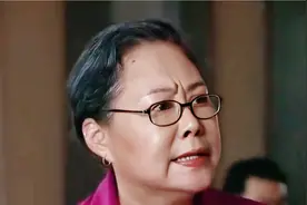 平凡岁月：初恋“不堪压力自杀”万锦秋的离去狠狠碎了李姑婆的心图片