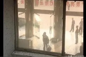 楼上邻居很嚣张制造噪音，楼下苦不堪言，报复手段让人称奇怪图片