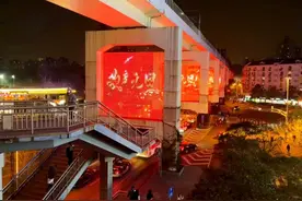 坐标3号线虹口足球场站~高架下被灯光点亮，美！图片