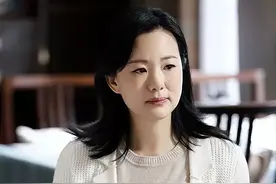 中年女星的“减龄”大作战：不穿老年装，妆发干净又得体图片