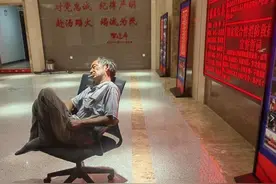 强降雨那会一瓜农急中生智，车撂路边人跑消防站里避雨图片