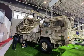 火力全开！阿尔及利亚展示中国火箭炮齐射画面，性能远超海马斯图片