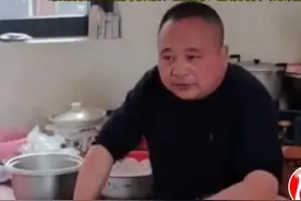 爸爸坐车1200公里看望远嫁女儿，女婿一家冷眼相待，返程更心酸图片