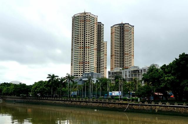 珠海最美烂尾楼之三海大厦