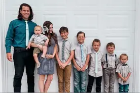 连生七八个娃，清一色都是儿子/女儿！国外这些爹妈简直神了图片