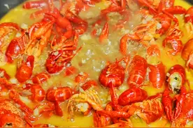 龙虾季，蒜蓉小龙虾这样做，再不用去外面吃啦图片