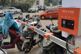 黄牌车大限延期，谁来保证“小电电”充电安全？叮叮充电桩愿共享大数据，共筑智能安全防线图片