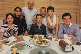 7位港片元老聚会，超一半仍是圈内大佬，接地气喝百元级别白酒图片